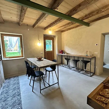 Bed and Breakfast La Finestra Sul Grappa 3*
